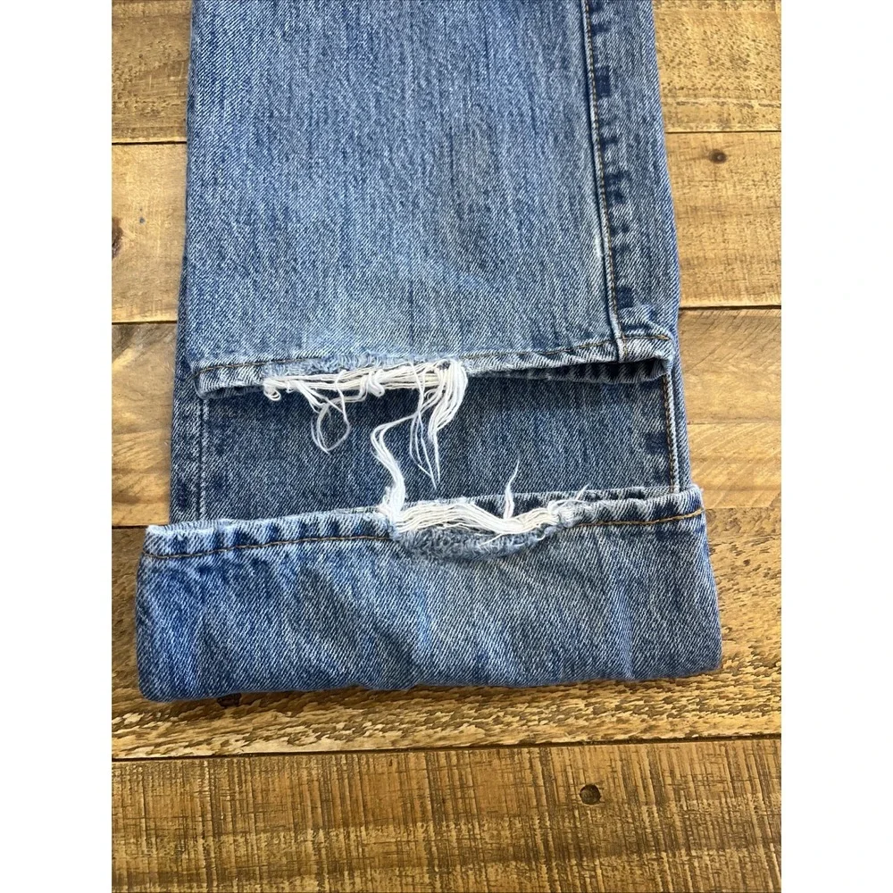Levis 501 Jeans Mens 34x32 (Act 34x30) Blue Button Fly Distressed Straight Cut